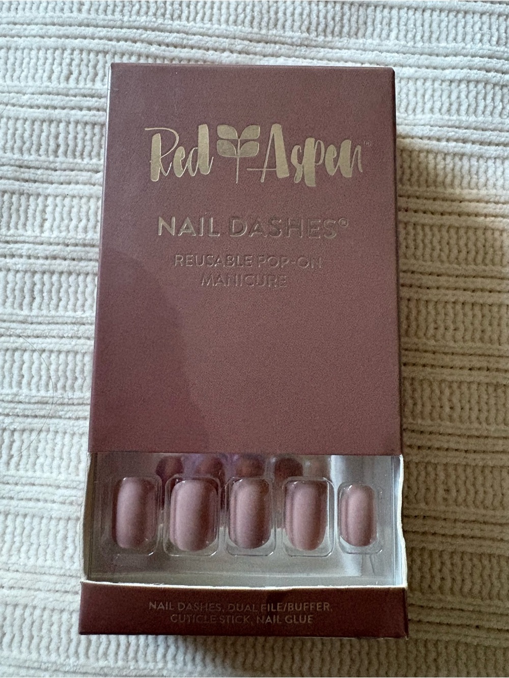 Red Aspen Light Brown Reusable Pop-On Nail Dashes Marciamallow